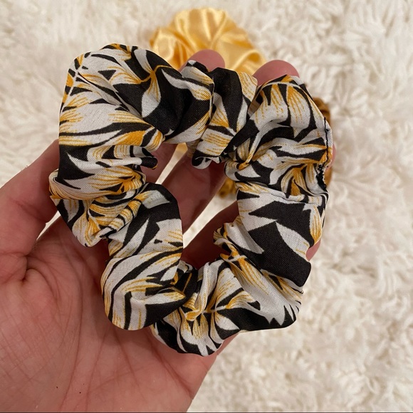 Scrunchie Set - Picture 2 of 5
